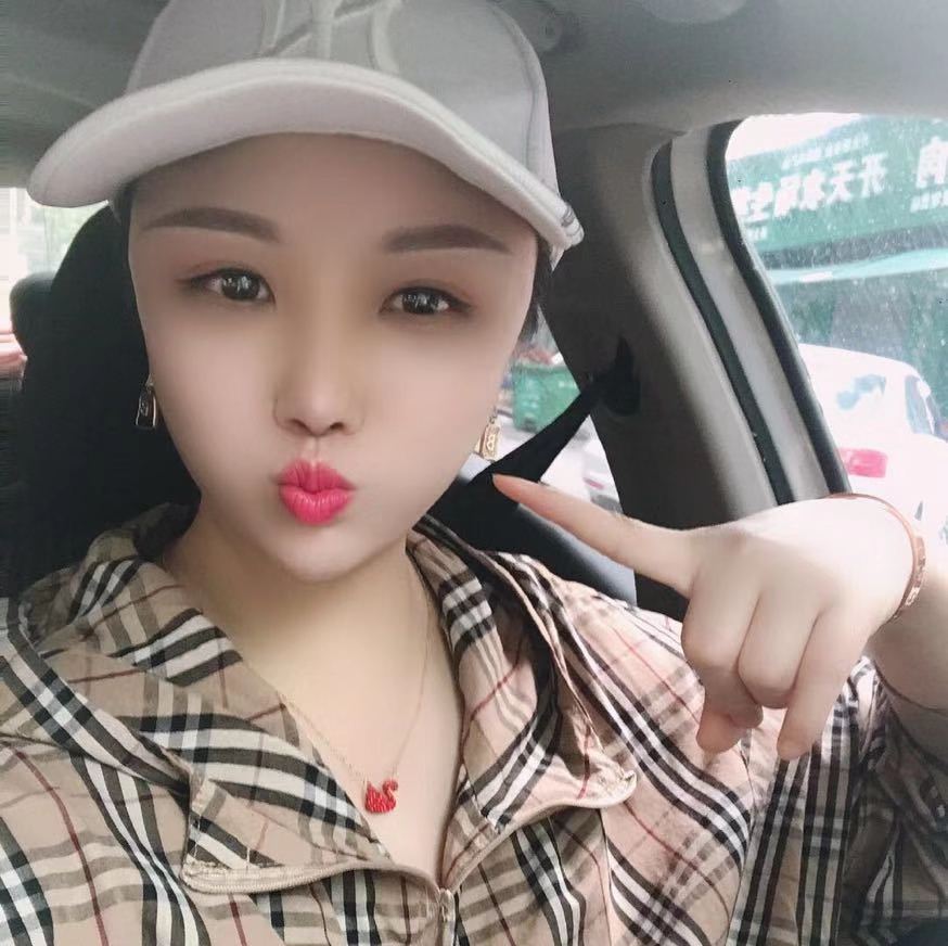 高挑火辣的小姐姐